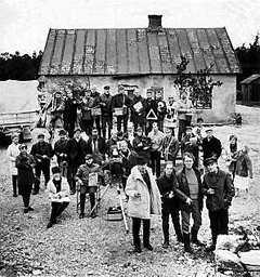 Fårö 1968. Ingmar Bergman tillsammans med Liv Ullman, Max von Sydow och resten av filmteamet.