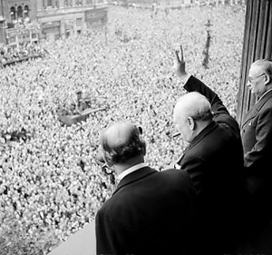 500px-Churchill_waves_to_crowds