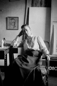Hilma af Klint i sin ateljé, ca 1895.